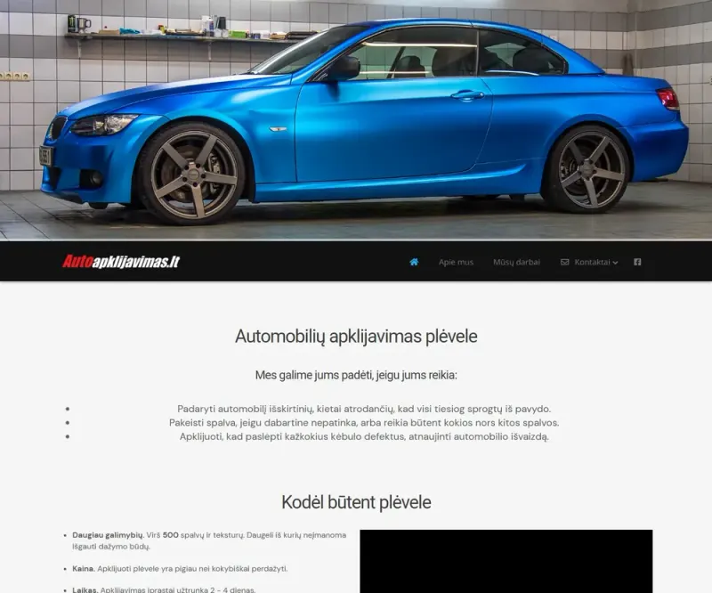 Sena Autoapklijavimas.lt svetainė 2020 m.: mėlynas BMW per visą ekraną, meniu po nuotrauka