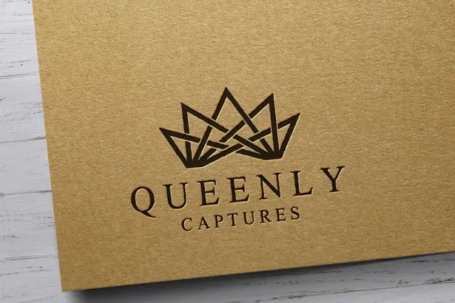 „Queenly Captures“ – logotipas