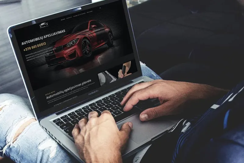 „StyleAuto“ – svetainė kompiuterio, planšetės ir telefono ekranuose